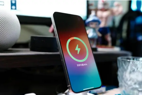 中沙苹果15换屏服务分享用什么充电器给iPhone15充电更好 